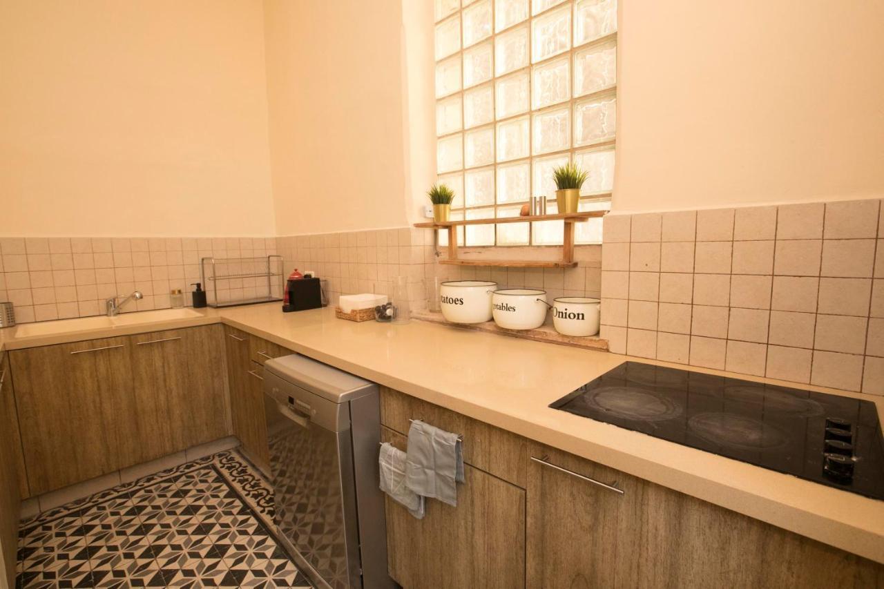 Historic 4-Bedroom Gem With Private Garden, Steps From Old City & Mamila Complex Jerusalém Exterior foto