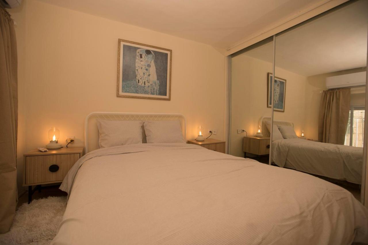 Historic 4-Bedroom Gem With Private Garden, Steps From Old City & Mamila Complex Jerusalém Exterior foto