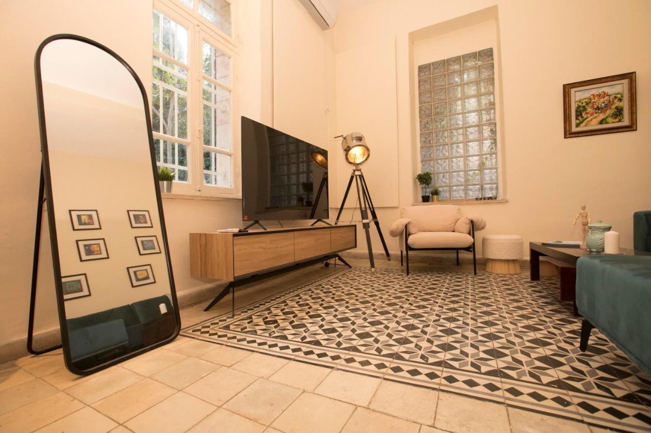 Historic 4-Bedroom Gem With Private Garden, Steps From Old City & Mamila Complex Jerusalém Exterior foto