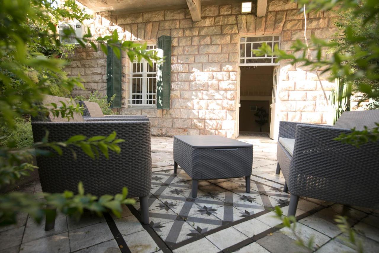 Historic 4-Bedroom Gem With Private Garden, Steps From Old City & Mamila Complex Jerusalém Exterior foto
