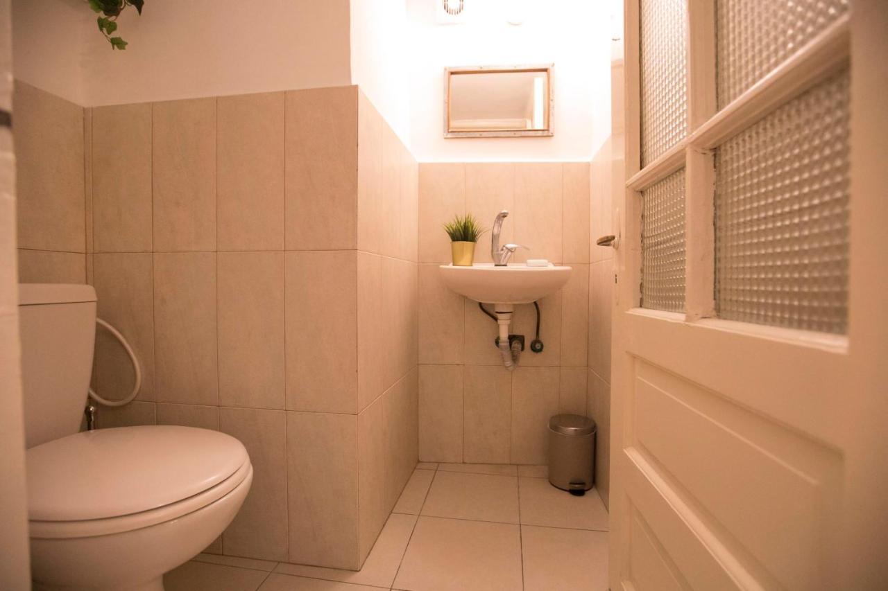 Historic 4-Bedroom Gem With Private Garden, Steps From Old City & Mamila Complex Jerusalém Exterior foto
